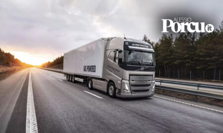 Un camion da Tortona carico dei nostri no