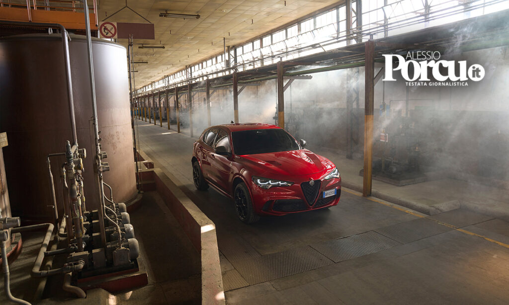 Quadrifoglio, il rombo di Giulia e Stelvio che sfida il tramonto elettrico