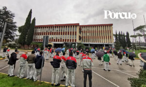 Cassino, presse accese e fabbrica spenta